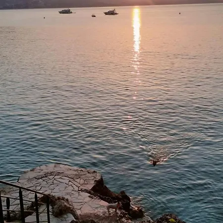 Апартаменты Calme Dans Avec Piscine Et Les Pieds Dans L'eau