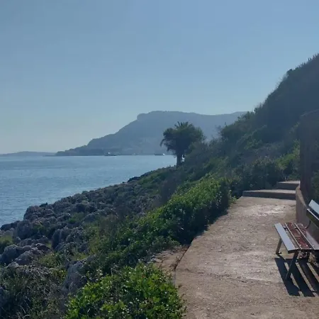 Апартаменты Calme Dans Avec Piscine Et Les Pieds Dans L'eau *