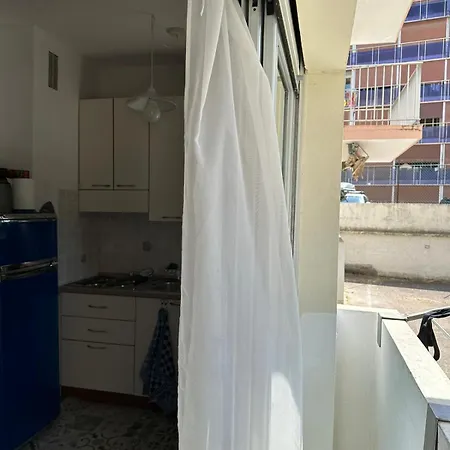 Calme Dans Avec Piscine Et Les Pieds Dans L'eau