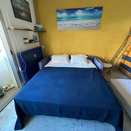 Calme Dans Avec Piscine Et Les Pieds Dans L'eau *